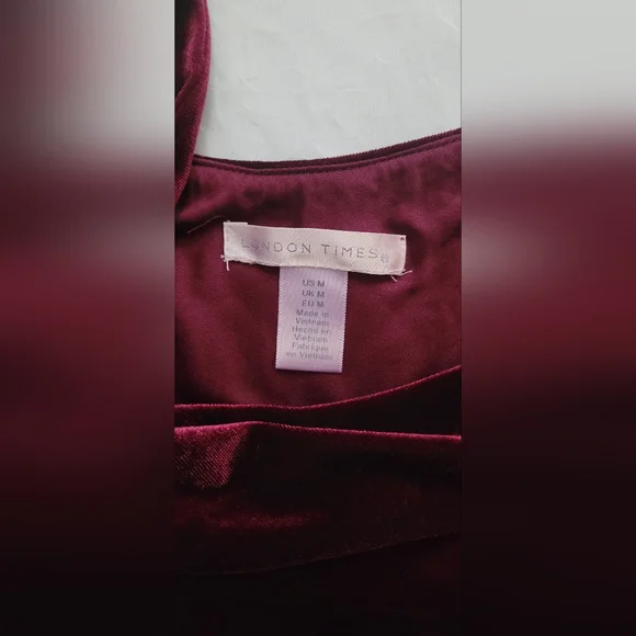 NWOT! Chic Velvet Burgundy Asymmetrical Women's Holiday Blouse Size Medium - Picture 14 of 15
